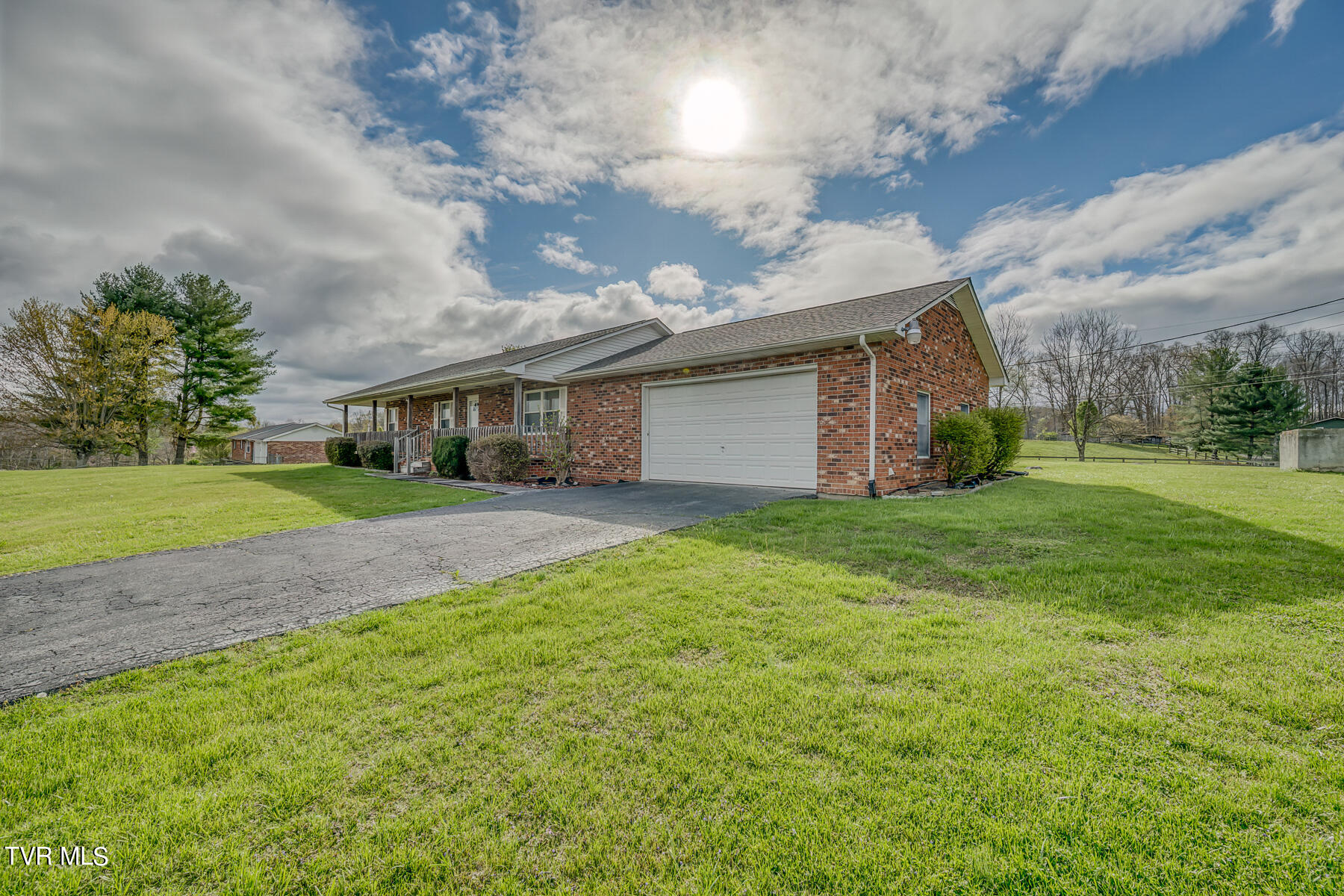 406 Walling Road Piney Flats, TN 37686 - Photo 2 of 29 406 Walling Dr-2