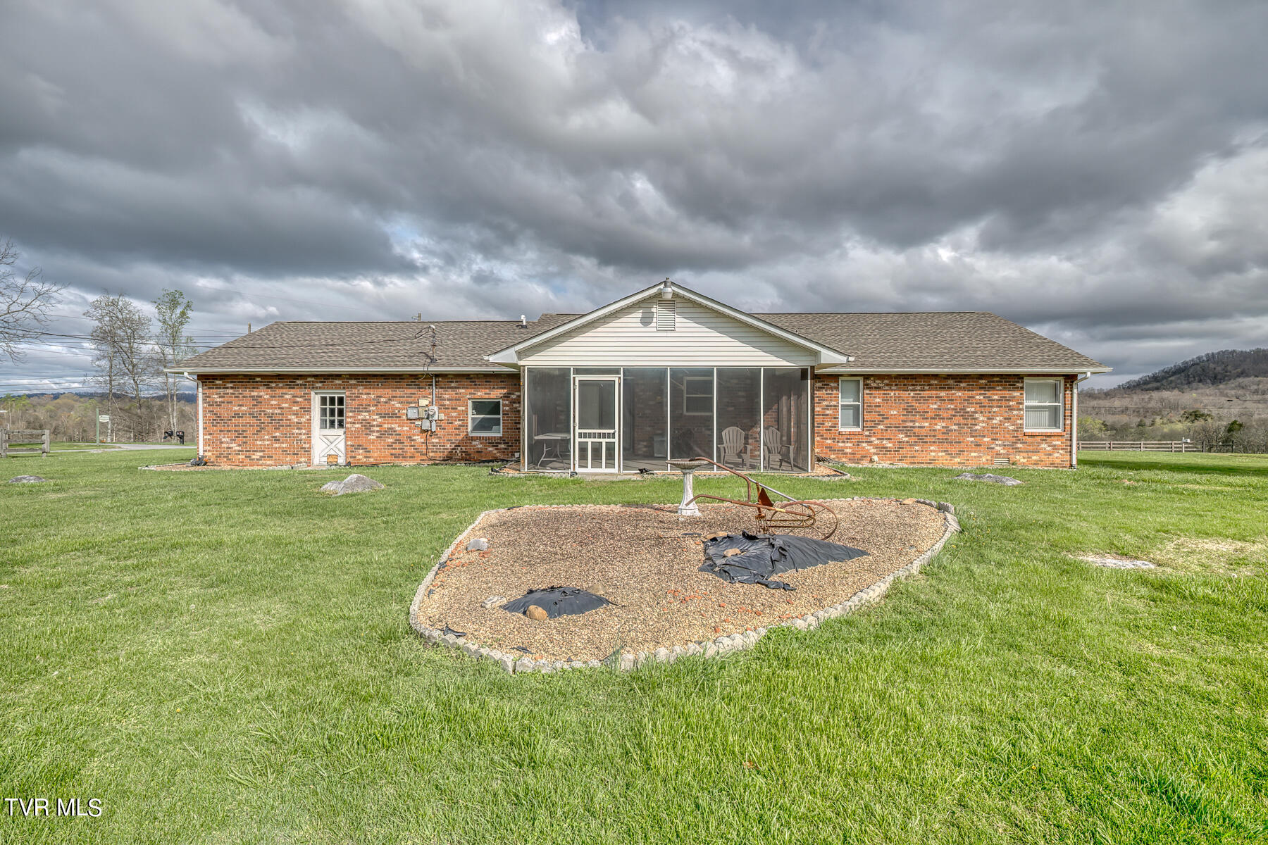 406 Walling Road Piney Flats, TN 37686 - Photo 25 of 29 406 Walling Dr-26