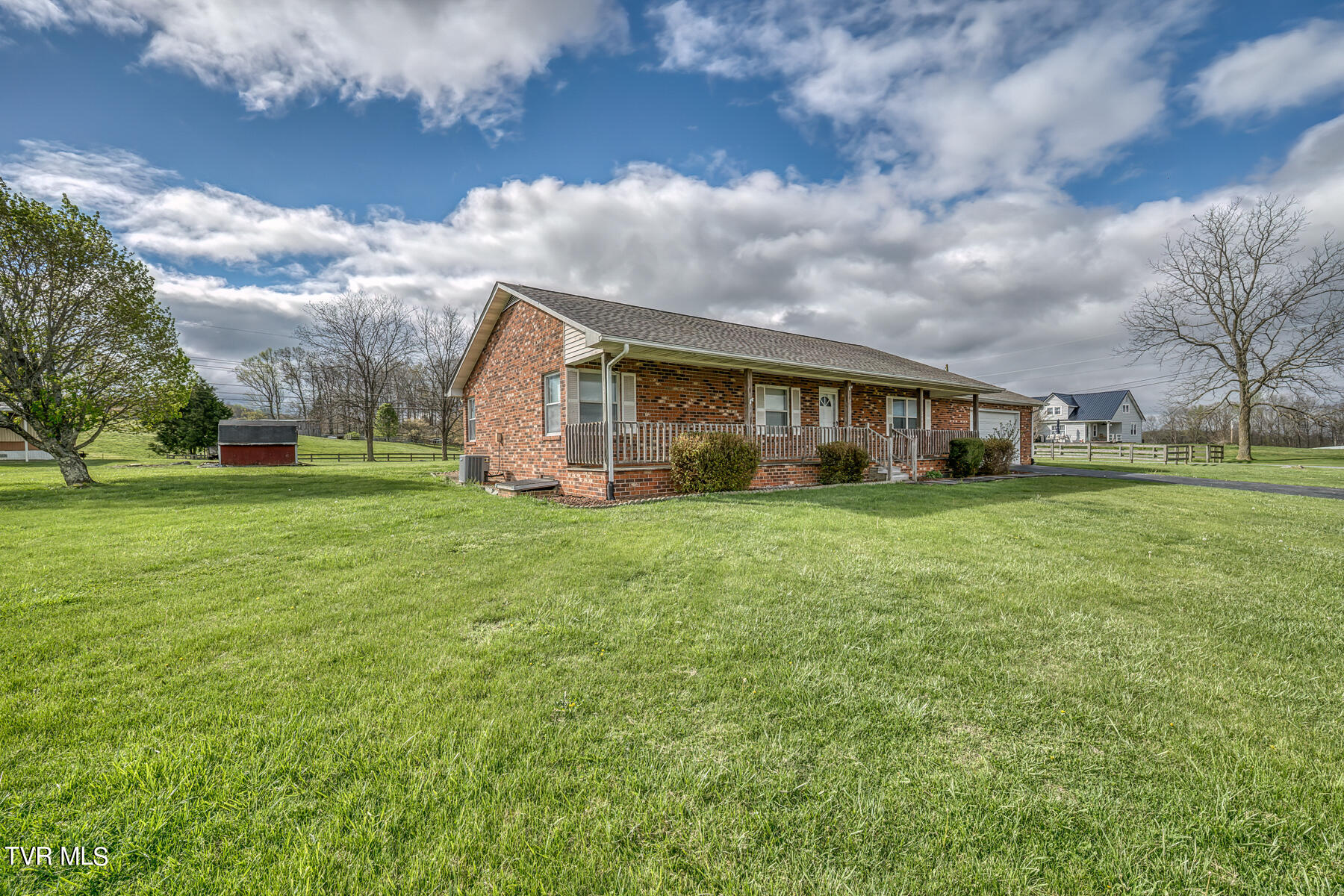 406 Walling Road Piney Flats, TN 37686 - Photo 3 of 29 406 Walling Dr-3