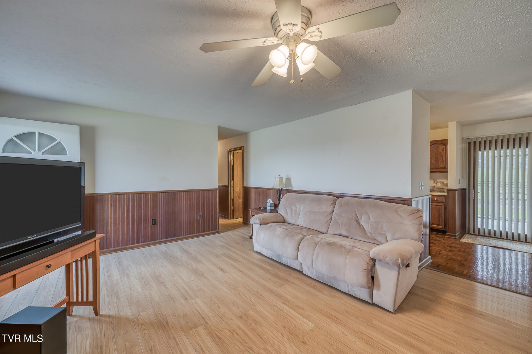 406 Walling Road Piney Flats, TN 37686 - Photo 7 of 29 406 Walling Dr-7