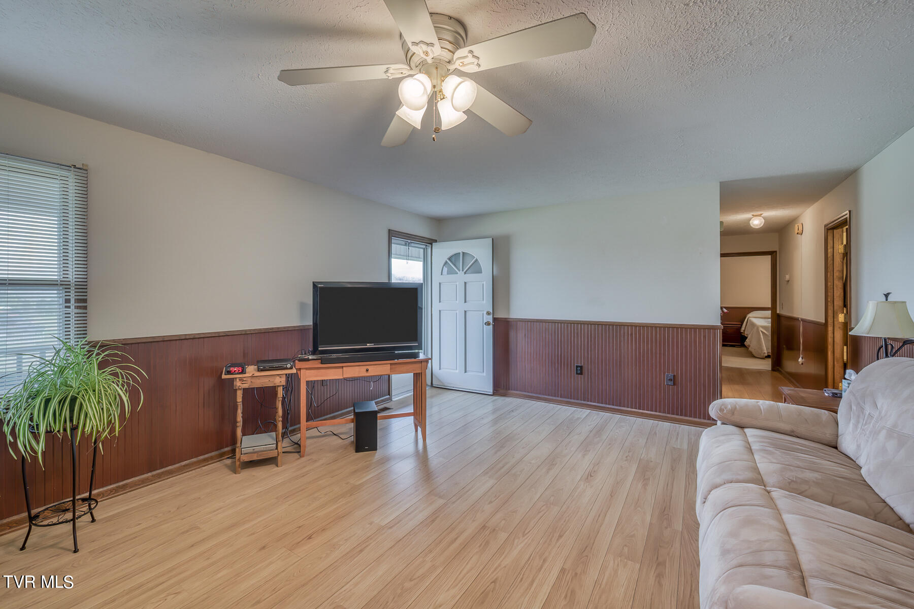 406 Walling Road Piney Flats, TN 37686 - Photo 8 of 29 406 Walling Dr-8