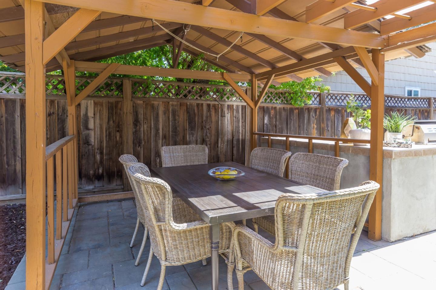 552 Marsh Road Menlo Park, CA 94025 - Photo 20 of 22 a view of a table and chairs in the patio