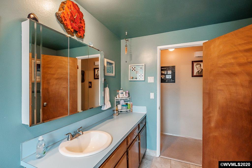 4703 Deerhorn Court Northeast Salem, OR 97305 - Photo 11 of 24