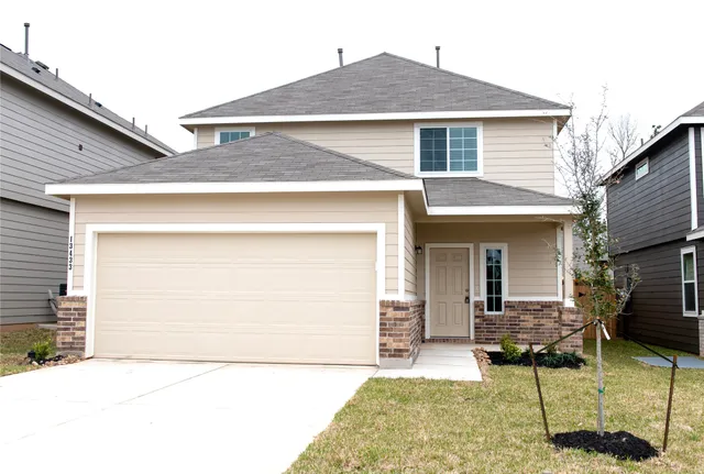 a front view of house with yard