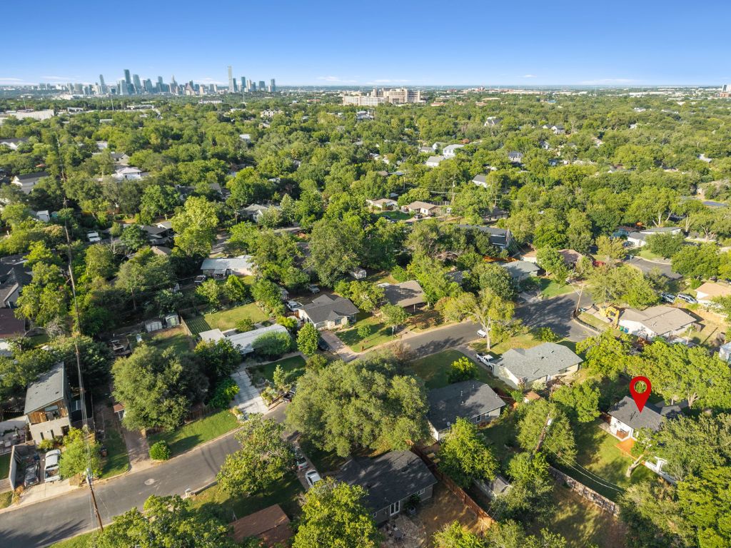4802 Brighton Road Austin, TX 78745 - Photo 29 of 30 Located just minutes from Downtown!