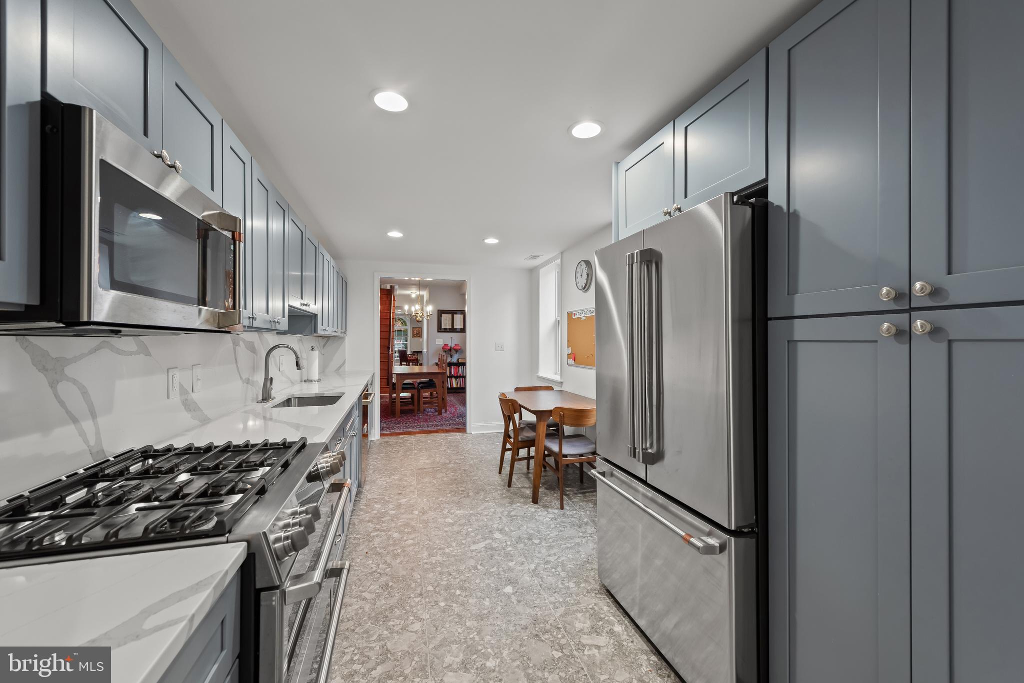 827 Light Street Baltimore, MD 21230 - Photo 11 of 38 Kitchen with eat in dining