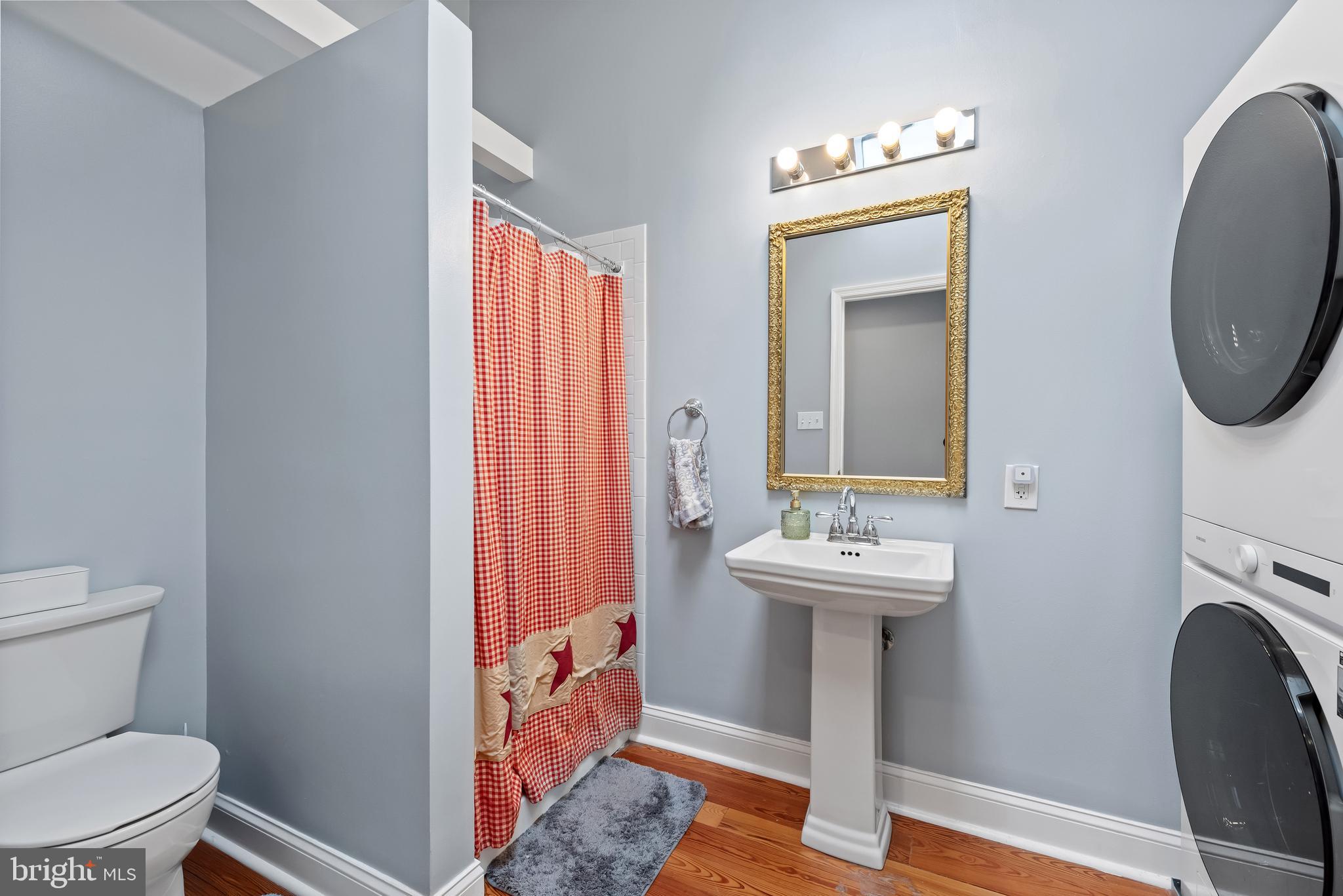 827 Light Street Baltimore, MD 21230 - Photo 15 of 38 Full Bath in hall with laundry