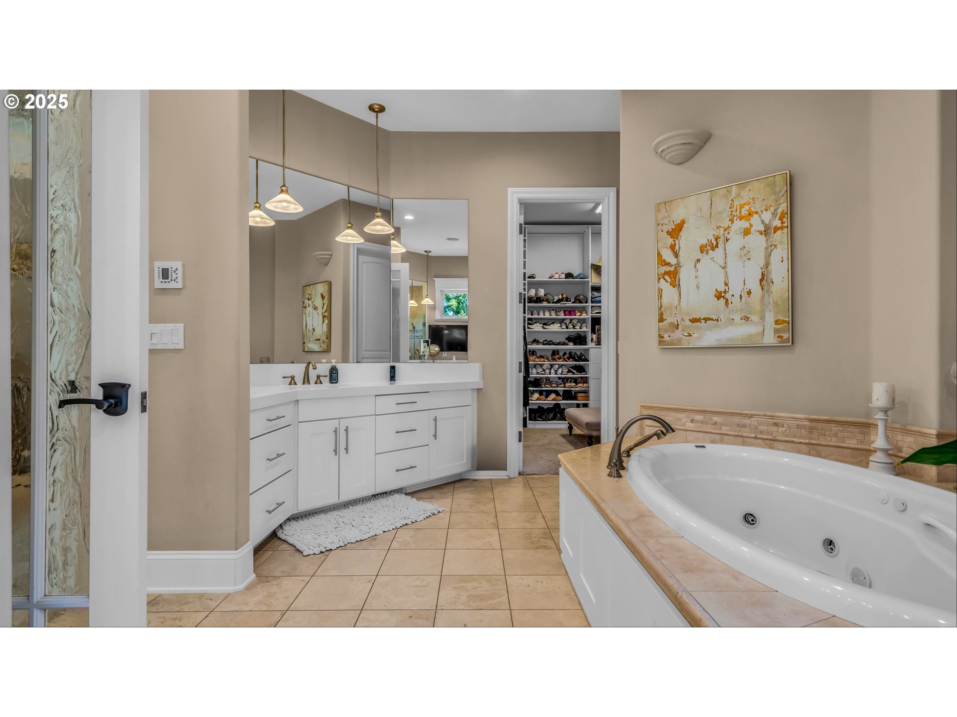4075 Northwest Camala Drive Albany, OR 97321 - Photo 25 of 48 a bathroom with a tub a double vanity sink and mirror