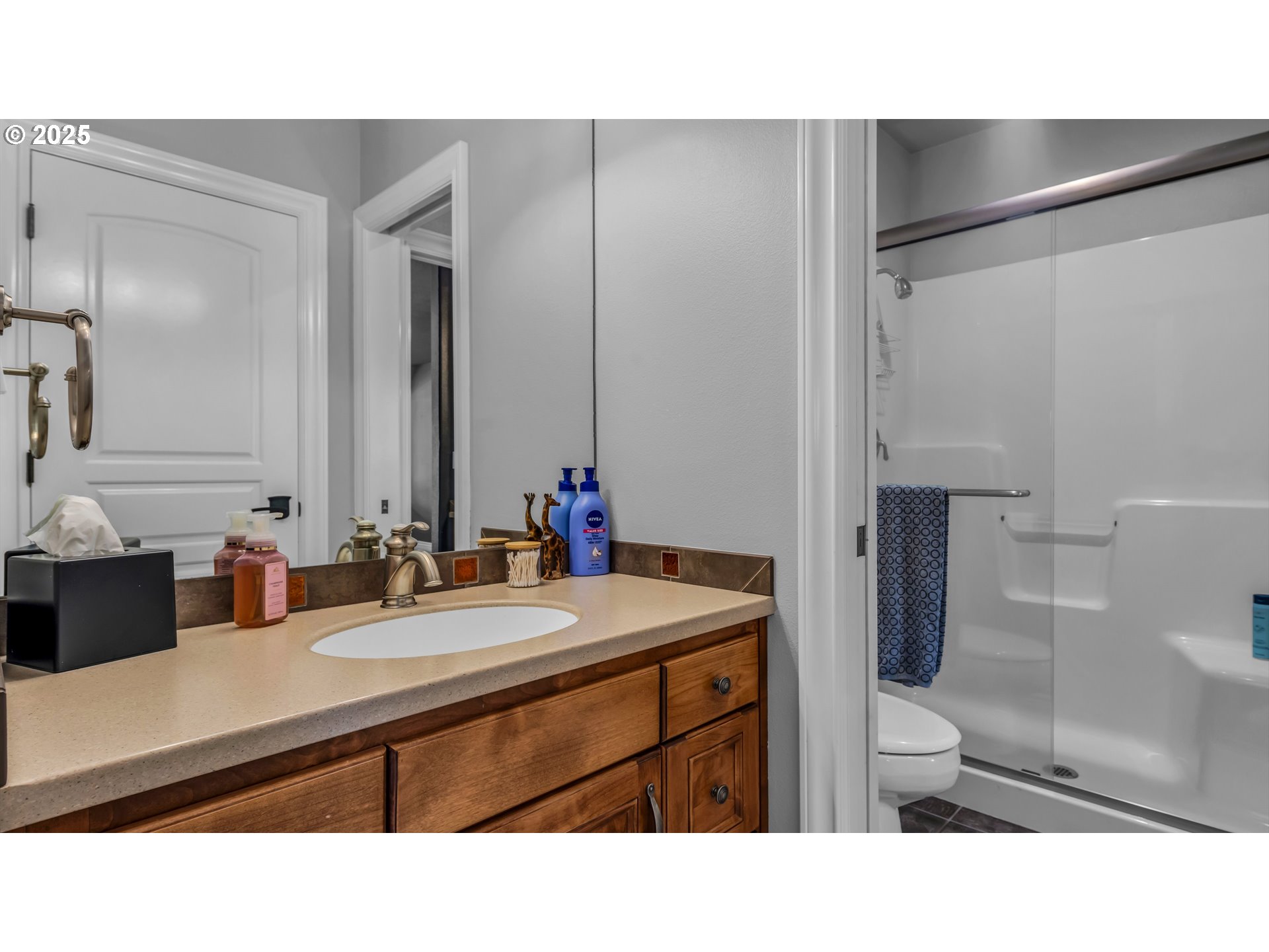 4075 Northwest Camala Drive Albany, OR 97321 - Photo 45 of 48 a bathroom with a sink a toilet a mirror and shower