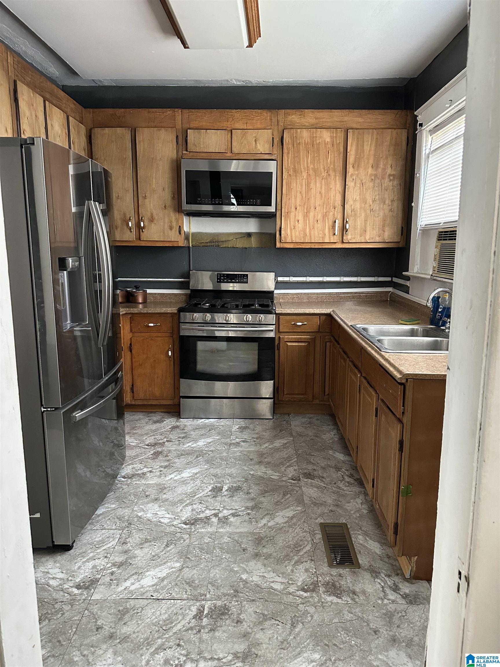 605 3rd Street Southwest Birmingham, AL 35211 - Photo 4 of 12