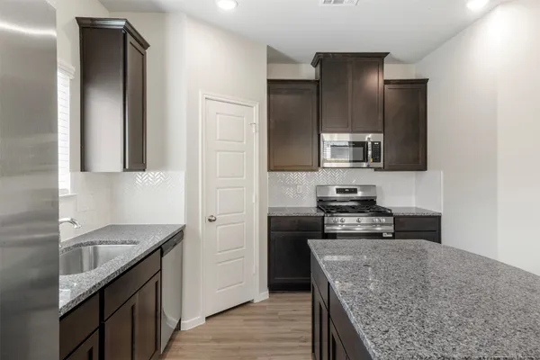 $1,950 | 27402 Axis Deer Trail, Magnolia, TX 77354