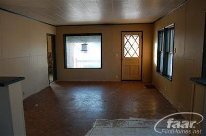 4314 North Genesee Road Flint, MI 48506 - Photo 7 of 12 20124448-6.JPG