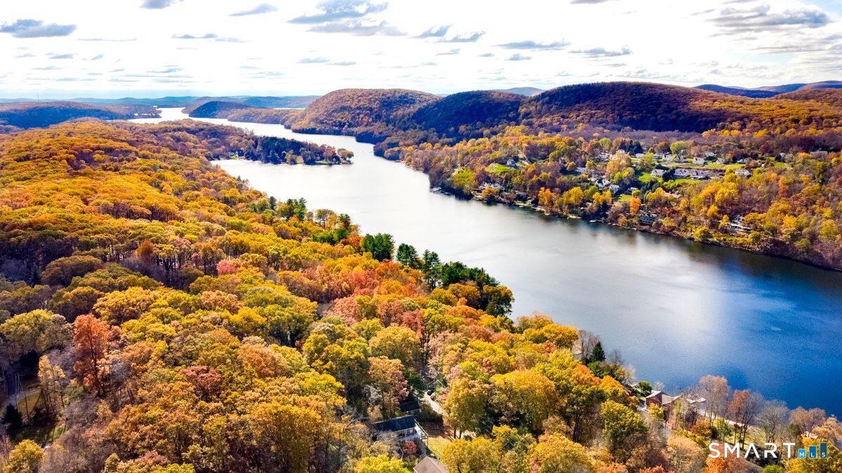 11 Oak Road New Milford, CT 06776 - Photo 2 of 13