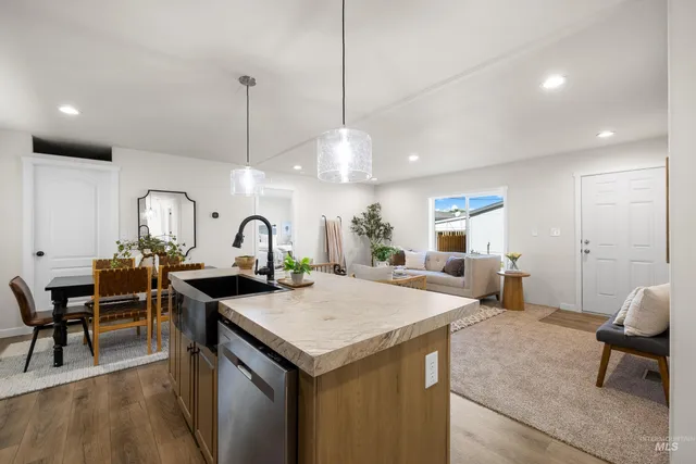 $199,000 | 208 East 44th Street, Unit 22, Garden City, ID 83714