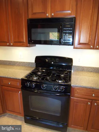 $3,550 | 8502 Lakinhurst Lane, Springfield, VA 22152