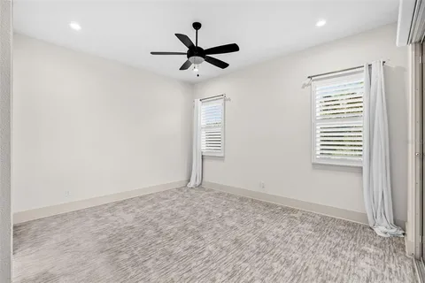 a view of room with ceiling fan