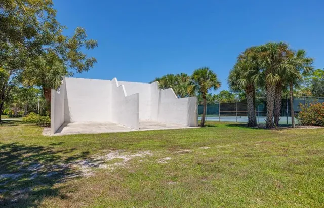 a view of a tennis court