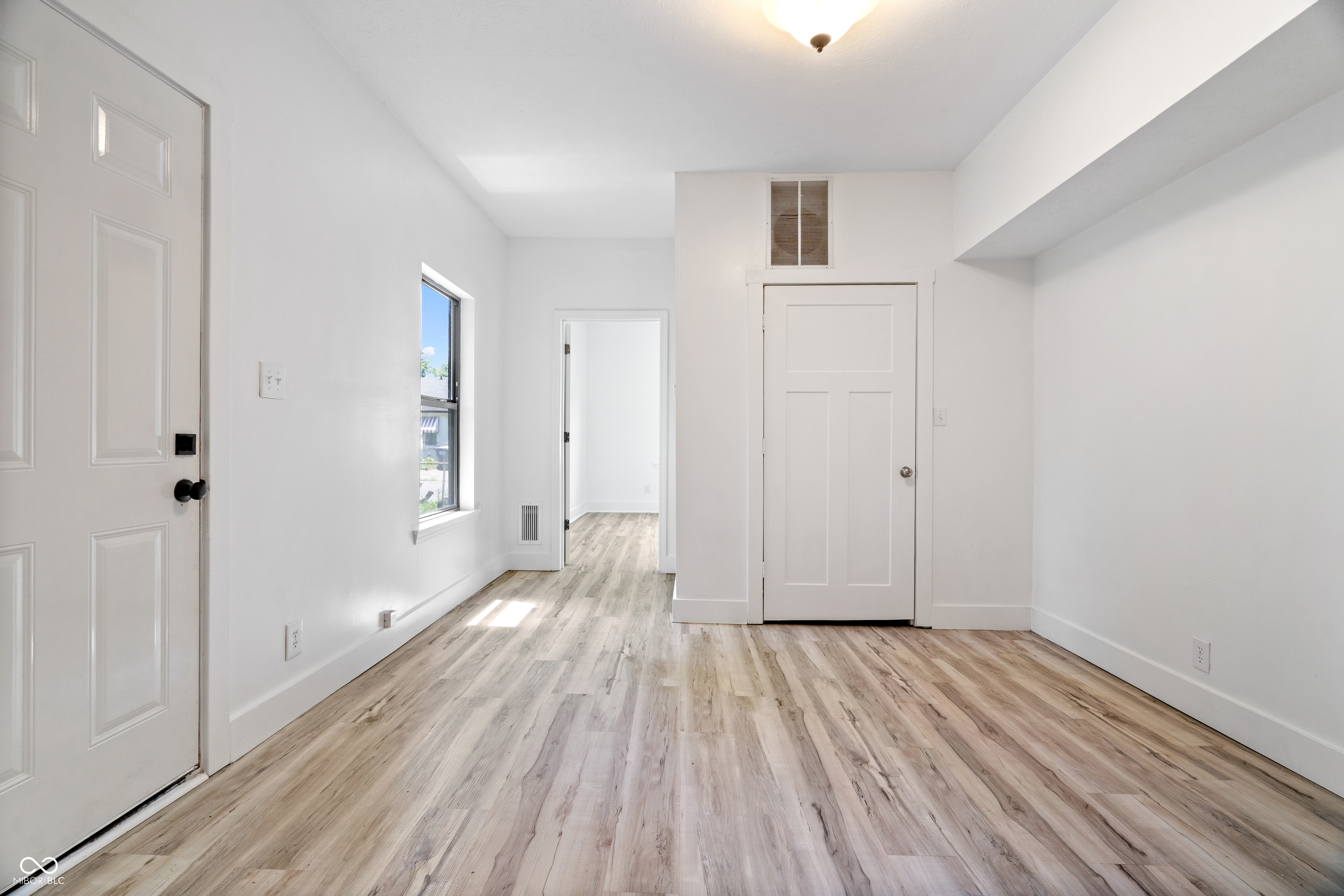1512 Locust Street Anderson, IN 46016 - Photo 4 of 22