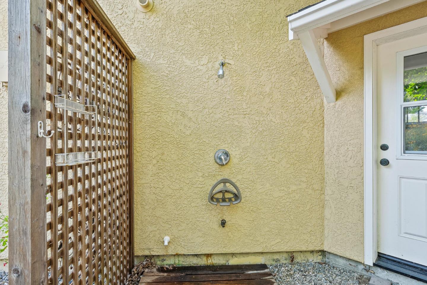 555 Risso Court Santa Cruz, CA 95062 - Photo 48 of 61 a bathroom with a shower