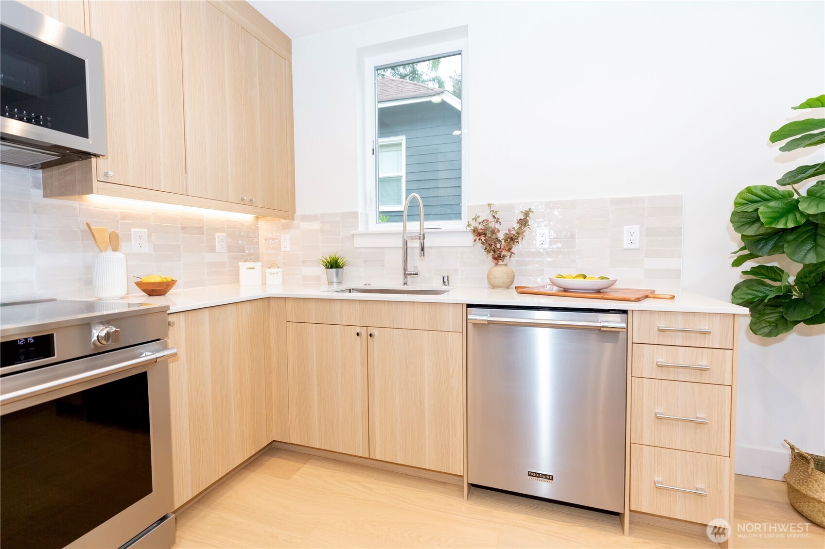 1530 25th Avenue, Unit B Seattle, WA 98122 - Photo 5 of 19
