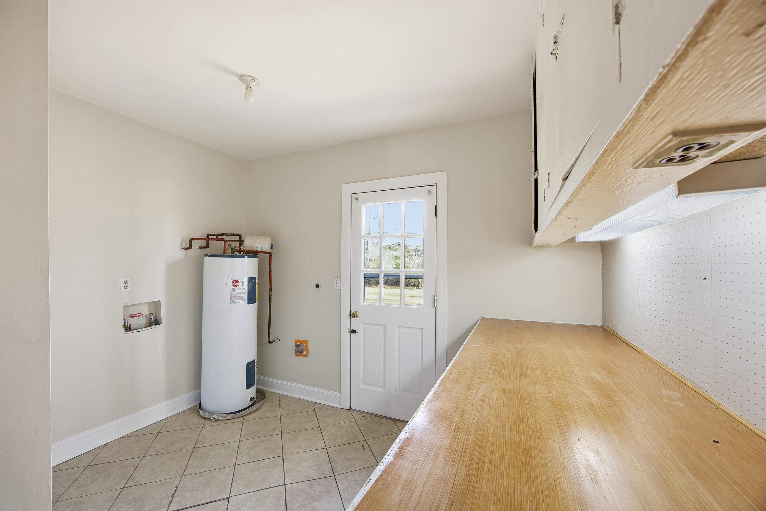 202 Elliott Drive Ladson, SC 29456 - Photo 18 of 21 Laundry room