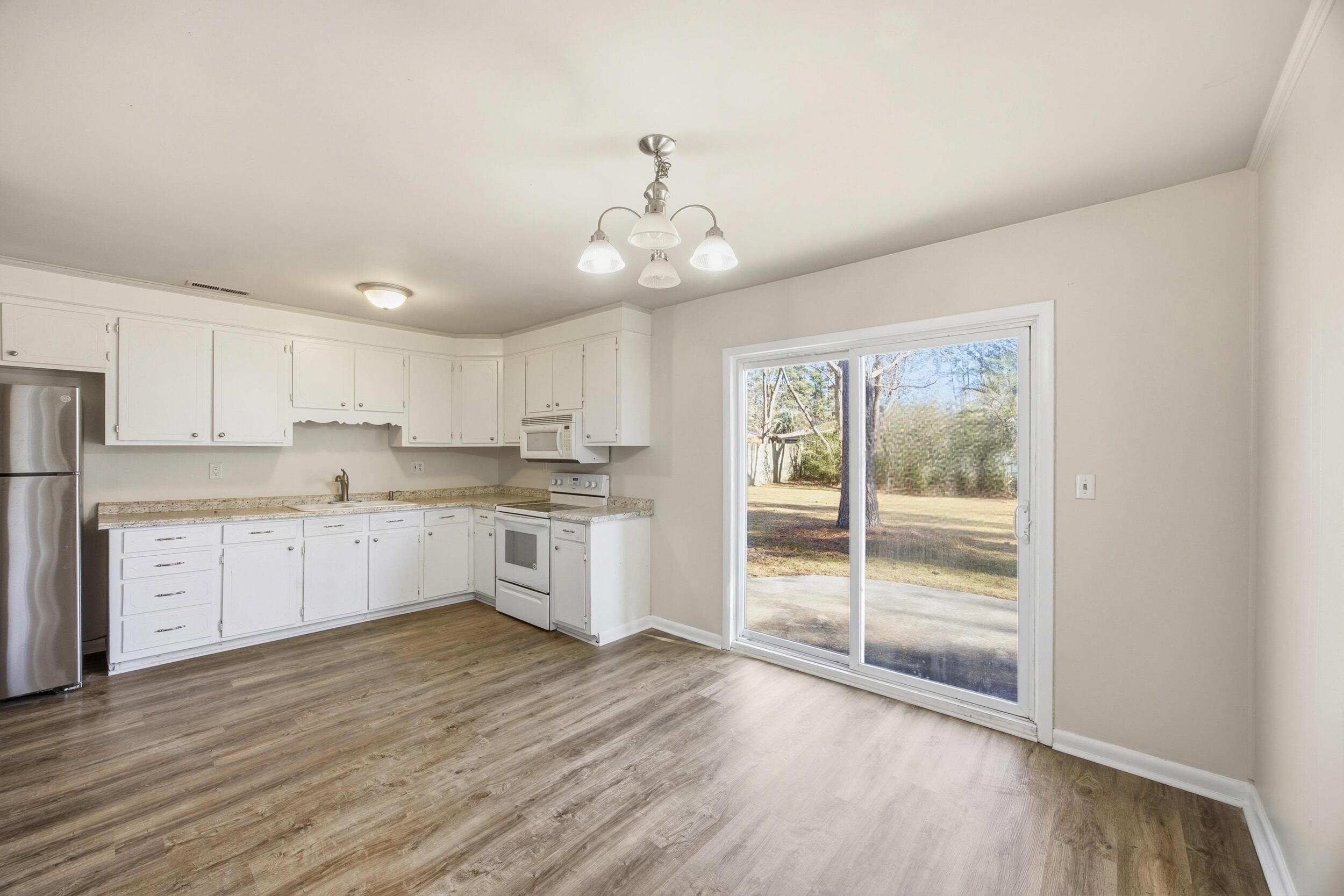 202 Elliott Drive Ladson, SC 29456 - Photo 6 of 21 Kitchen