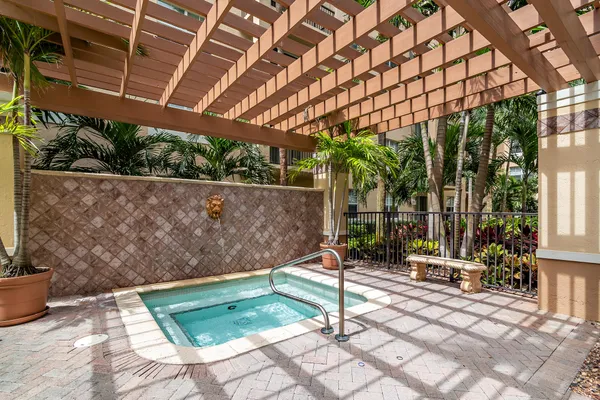 $3,250 | 1801 North Flagler Drive, Unit 803, West Palm Beach, FL 33407