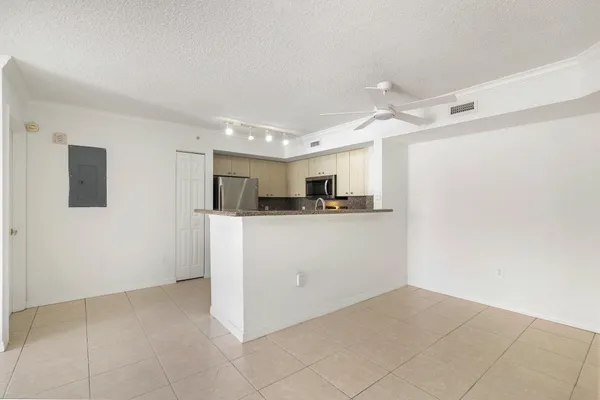 $3,250 | 1801 North Flagler Drive, Unit 803, West Palm Beach, FL 33407