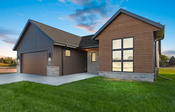 $649,000 | 435 Riverview Ridge Place, Combined Locks, WI 54113