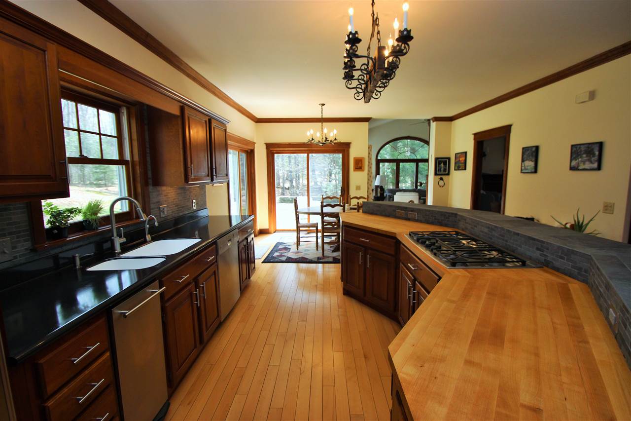 74 North Pinnacle Ridge Road Moretown, VT 05660 - Photo 9 of 37