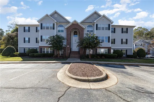 $164,900 | 3698 Cotswold Avenue, Greensboro, NC 27410