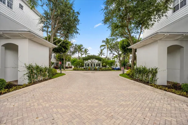 $7,000 | 376 West Mallory Circle, Delray Beach, FL 33483