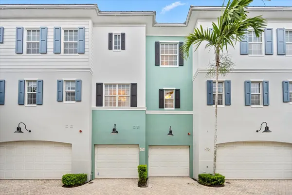 $7,000 | 376 West Mallory Circle, Delray Beach, FL 33483
