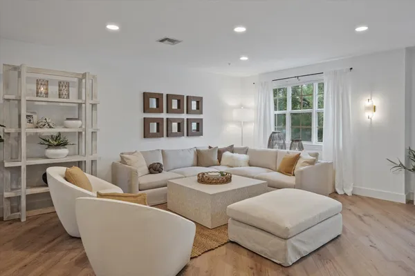 $7,000 | 376 West Mallory Circle, Delray Beach, FL 33483