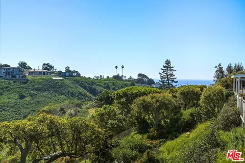 $2,249,000 | 29500 Heathercliff Road, Unit 105, Malibu, CA 90265