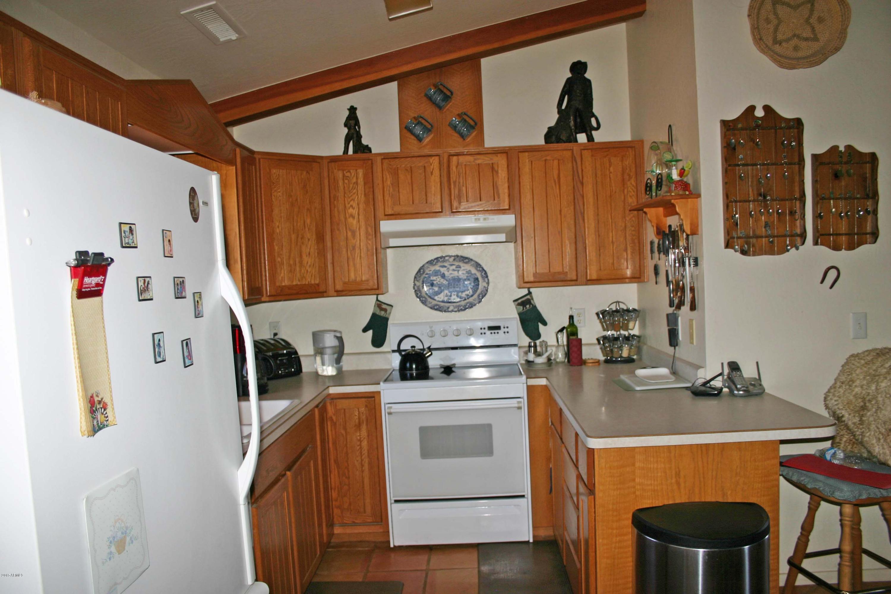 11390 South Hackberry Road Mayer, AZ 86333 - Photo 29 of 61 Rodriguez132bKitchen