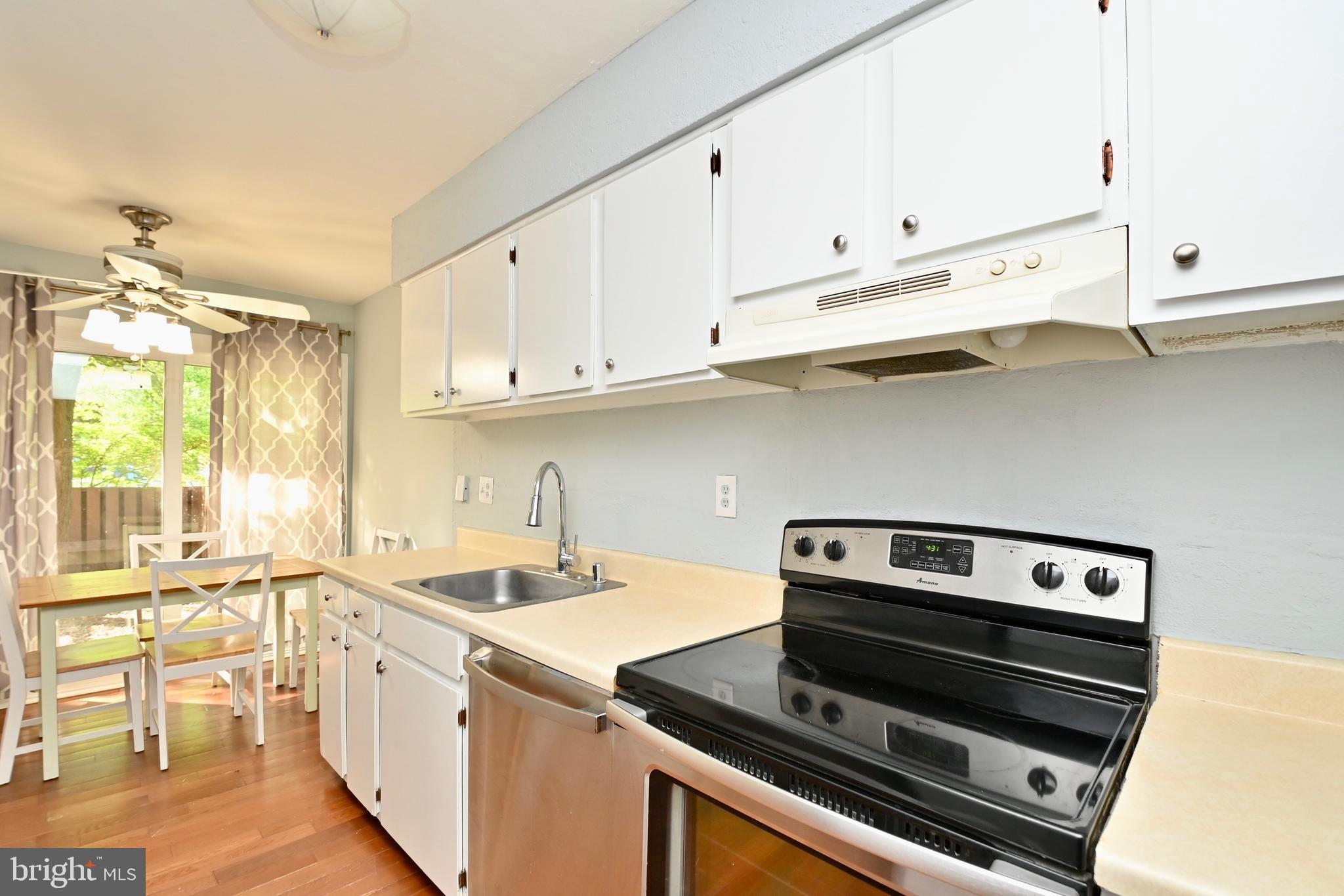 2433 Southgate Square Reston, VA 20191 - Photo 10 of 39 Gallery Image 10