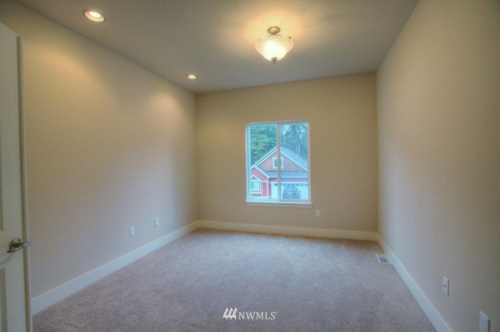 4264 Harris Road Southeast Port Orchard, WA 98366 - Photo 12 of 14 Gallery Image 12