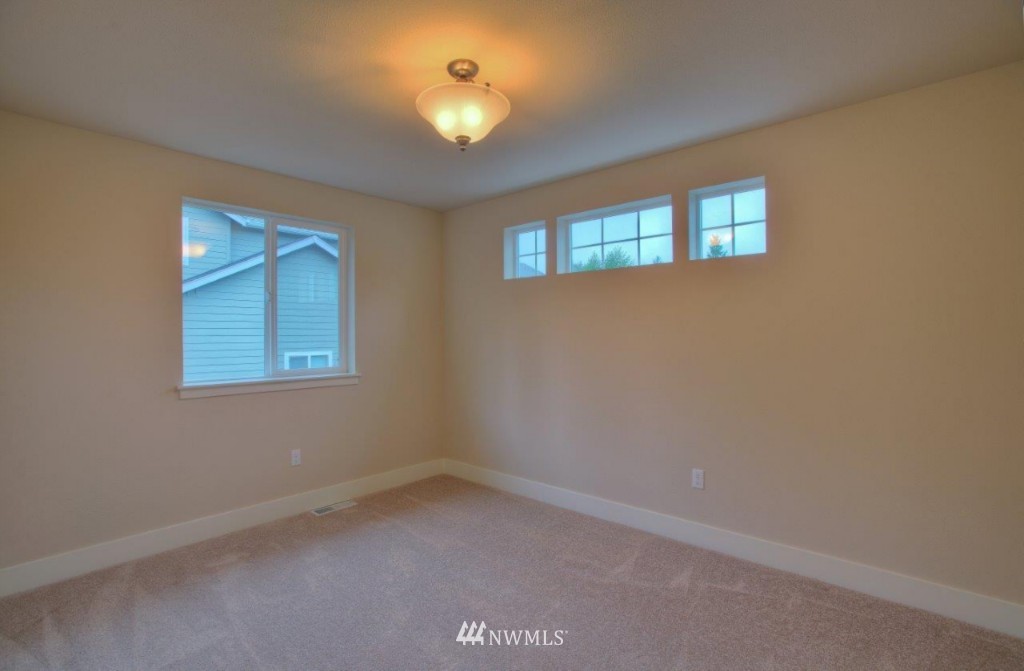 4264 Harris Road Southeast Port Orchard, WA 98366 - Photo 9 of 14 Gallery Image 9