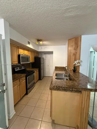 $255,000 | Pinehurst Club Condominiums, Hollywood, FL 33021