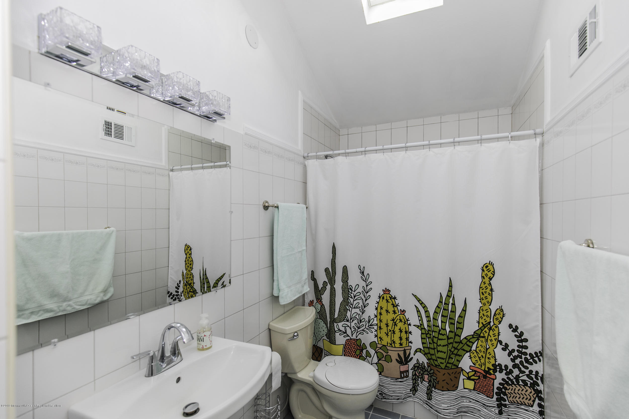 127 Valley Road Neptune Township, NJ 07753 - Photo 16 of 38 SharkRiv_33