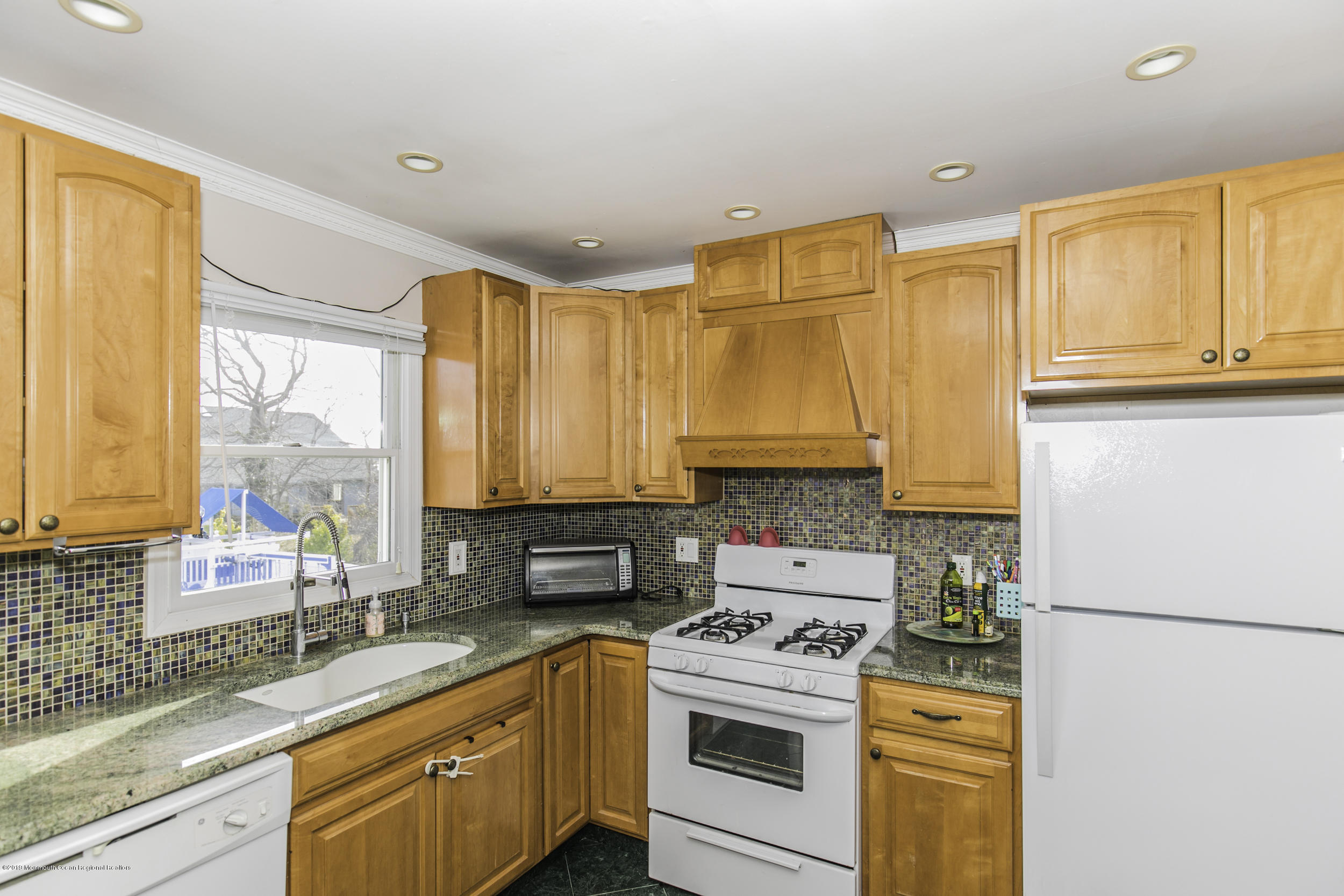 127 Valley Road Neptune Township, NJ 07753 - Photo 5 of 38 SharkRiv_26