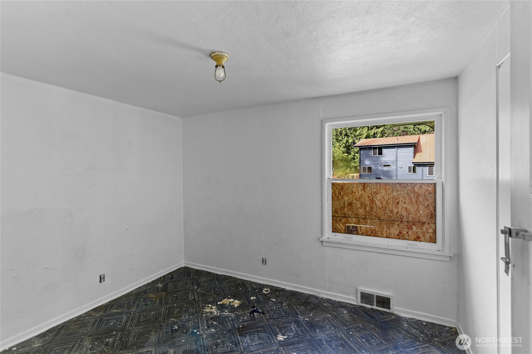 34262 Pilot Point Road Northeast Kingston, WA 98346 - Photo 15 of 36 Gallery Image 15