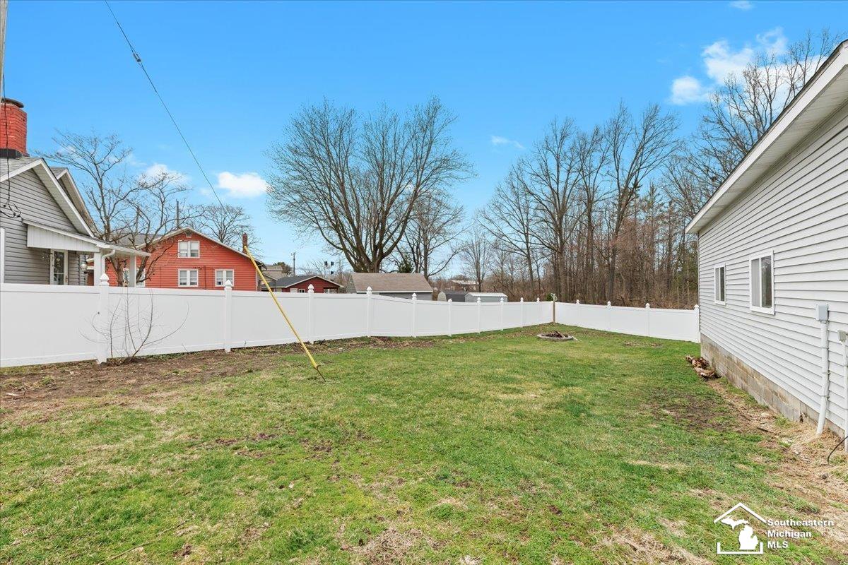28203 Waltz Road New Boston, MI 48164 - Photo 16 of 40 50170239-ba04e9ee-fa71-4f23-a2b5-ecc5b88a71ee.JPG