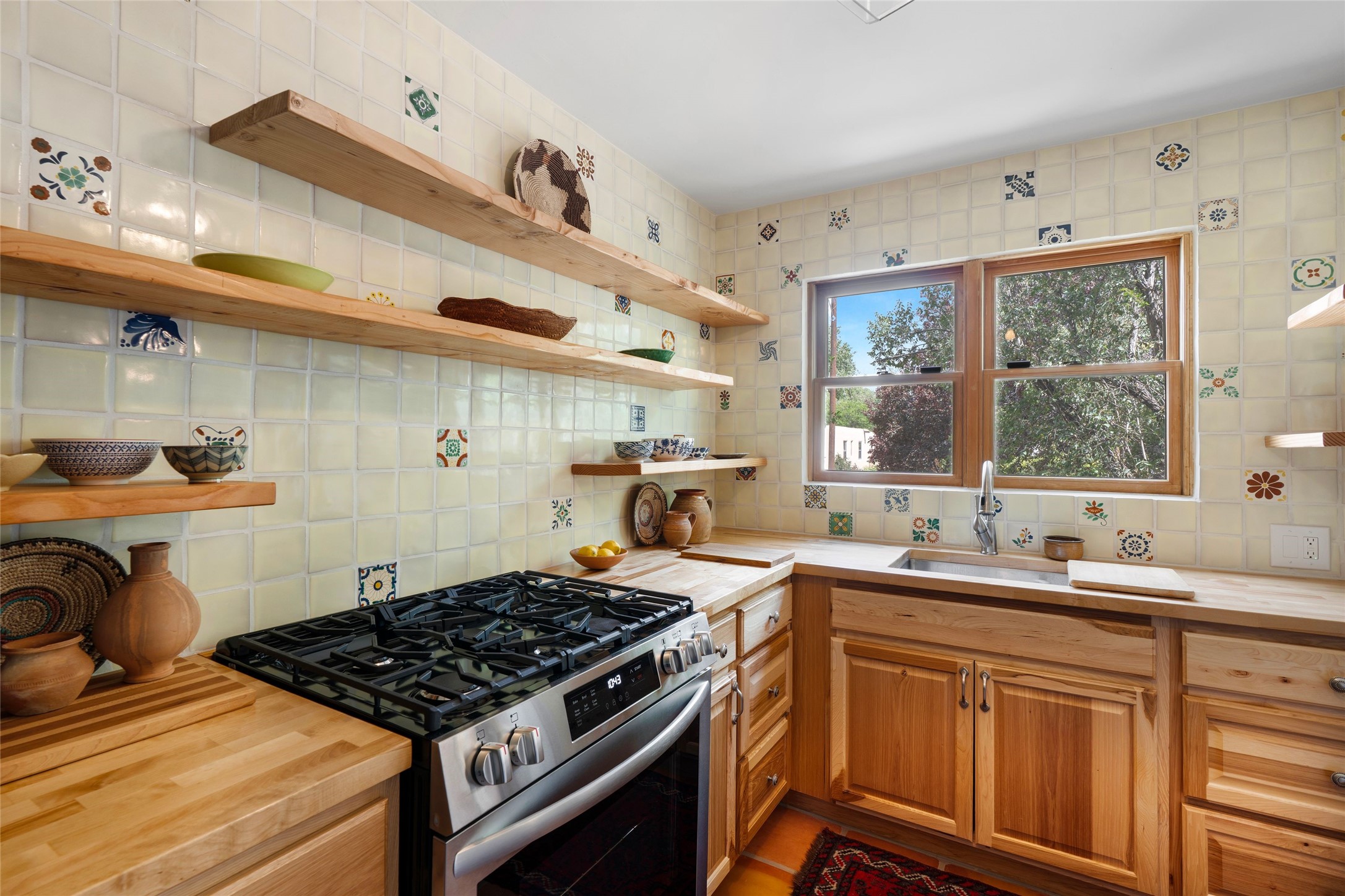 1820 Kiva Road Santa Fe, NM 87505 - Photo 8 of 34