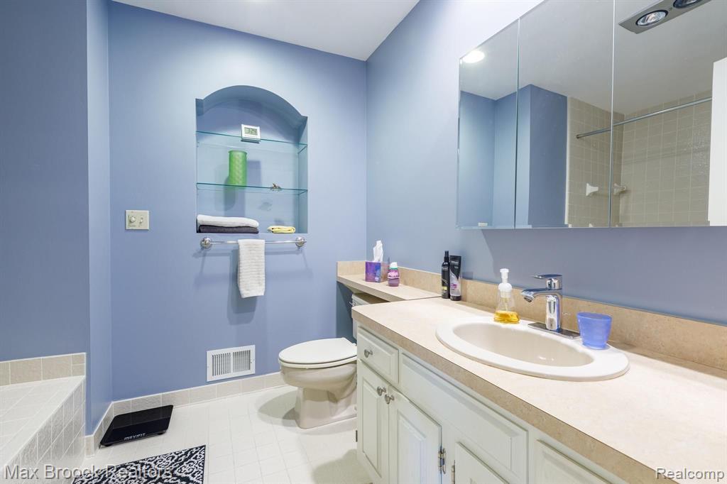 856 Green View Court Rochester Hills, MI 48307 - Photo 19 of 35