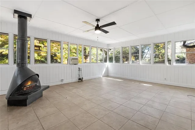 a view of an empty room and window