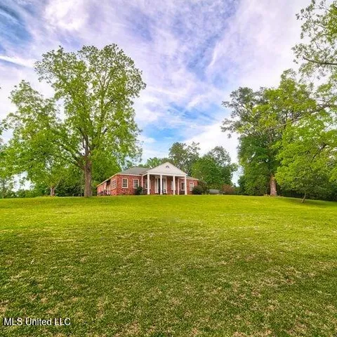 $649,000 | 324 Clifton Avenue, Natchez, MS 39120