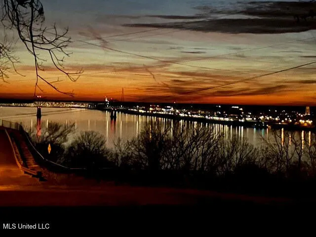 $649,000 | 324 Clifton Avenue, Natchez, MS 39120