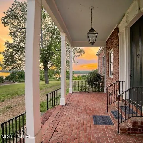 $649,000 | 324 Clifton Avenue, Natchez, MS 39120